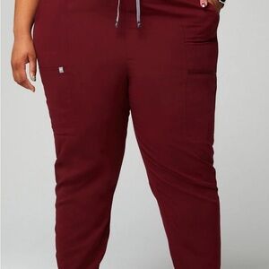 Fabletics Scrubs - 4x short Wine Joggers